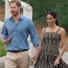 Le prince Harry, duc de Sussex, et Meghan Markle, duchesse de Sussex, visitent la plage de Bondi Beach. Sydney, le 19 octobre 2018.