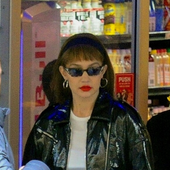 Exclusif - Gigi Hadid en pleine séance photo dans les rues de New York, le 17 octobre 2018