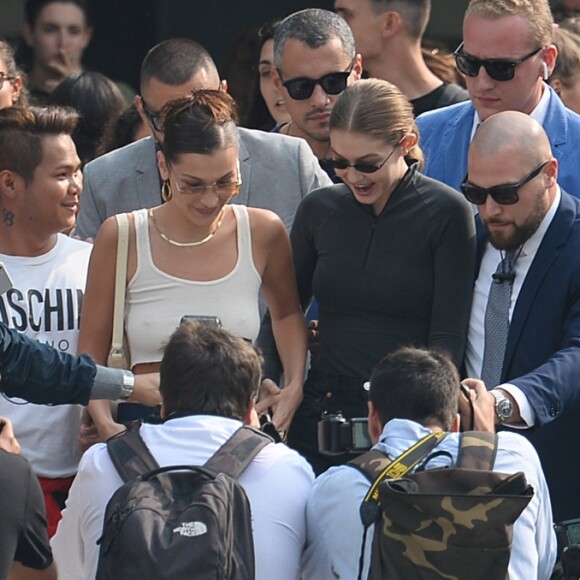 Bella et Gigi Hadid à Milan le 19 septembre 2018.