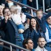 Jean Sarkozy avec sa femme Jessica et ses enfants Solal et Lola dans les tribunes du Parc des Princes lors du match de Ligue 1 "PSG - Amiens (5-0)" à Paris, le 20 octobre 2018.