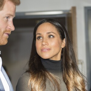 Le prince Harry et sa fiancée Meghan Markle visitent l'académie de Nottingham à l'occasion de la journée mondiale de la lutte contre le Sida à Nottingham lors de leur première visite officielle depuis leurs Fiançailles à Nottingham le 1er decembre 2017.