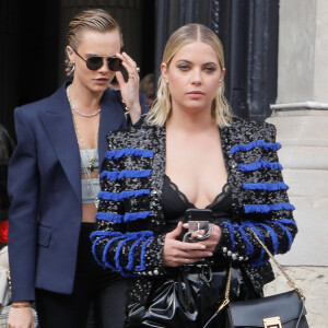 Ashley Benson, Cara Delevigne - People au défilé Balmain PAP femme printemps / été 2019 à l'hôtel de ville de Paris le 28 septembre 2018. © CVS / Veeren / Bestimage