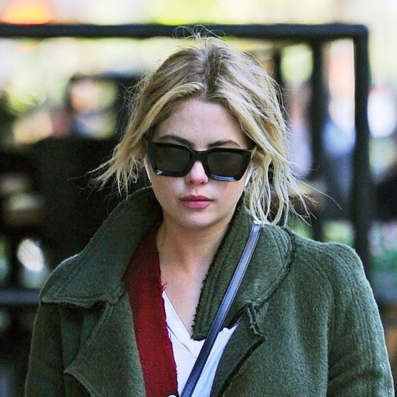 Exclusif - Ashley Benson se promène à New York le 19 octobre 2018.