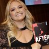 Anna Todd - Personnalités en dédicace au salon du livre "Livre Paris 2018" à Paris. Le 17 mars 2018