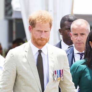 Le prince Harry, duc de Sussex, et Meghan Markle, duchesse de Sussex (enceinte) assistent à une cérémonie traditionnelle fidjienne à la dernière étape de leur voyage officiel aux Fidji, à Nadi, Fidji, le 25 octobre 2018.