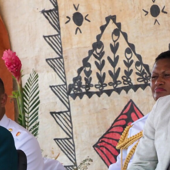 Le prince Harry, duc de Sussex, et Meghan Markle, duchesse de Sussex (enceinte) assistent à une cérémonie traditionnelle fidjienne à la dernière étape de leur voyage officiel aux Fidji, à Nadi, Fidji, le 25 octobre 2018.