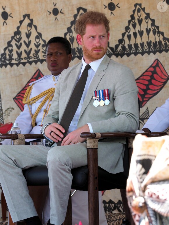 Le prince Harry, duc de Sussex assiste à une cérémonie traditionnelle fidjienne à la dernière étape de leur voyage officiel aux Fidji, à Nadi, Fidji, le 25 octobre 2018.