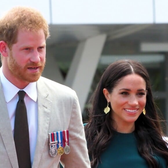 Le prince Harry, duc de Sussex, et Meghan Markle, duchesse de Sussex (enceinte) assistent à une cérémonie traditionnelle fidjienne à la dernière étape de leur voyage officiel aux Fidji, à Nadi, Fidji, le 25 octobre 2018.