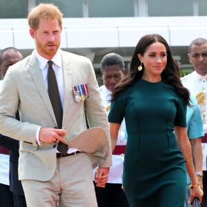 Le prince Harry, duc de Sussex, et Meghan Markle, duchesse de Sussex (enceinte) assistent à une cérémonie traditionnelle fidjienne à la dernière étape de leur voyage officiel aux Fidji, à Nadi, Fidji, le 25 octobre 2018.