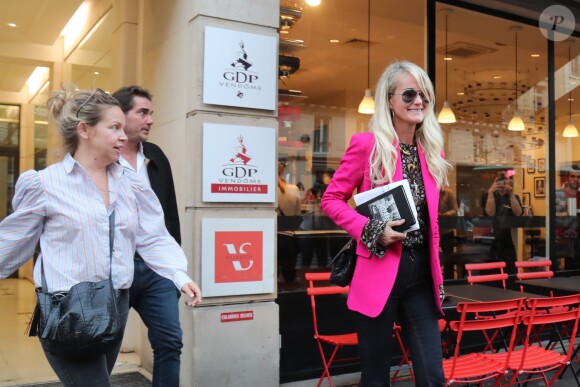 Laeticia Hallyday sort d'un rendez-vous avec Sébastien Farran à Paris le 16 octobre 2018.