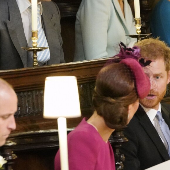 Le prince William, duc de Cambridge, la duchesse Catherine de Cambridge, le prince Harry, duc de Sussex, et la duchesse Meghan de Sussex lors du mariage de la princesse Eugenie d'York et Jack Brooksbank en la chapelle Saint-George au château de Windsor, le 12 octobre 2018.