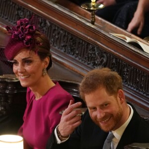 Le prince William, duc de Cambridge, la duchesse Catherine de Cambridge, le prince Harry, duc de Sussex, et la duchesse Meghan de Sussex lors du mariage de la princesse Eugenie d'York et Jack Brooksbank en la chapelle Saint-George au château de Windsor, le 12 octobre 2018.
