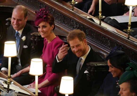 Le prince William, duc de Cambridge, la duchesse Catherine de Cambridge, le prince Harry, duc de Sussex, et la duchesse Meghan de Sussex lors du mariage de la princesse Eugenie d'York et Jack Brooksbank en la chapelle Saint-George au château de Windsor, le 12 octobre 2018.