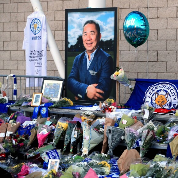 Hommages au King Power Stadium de Leicester City Football Club, après la mort de Vichai Srivaddhanaprabha. Le 29 octobre 2017.