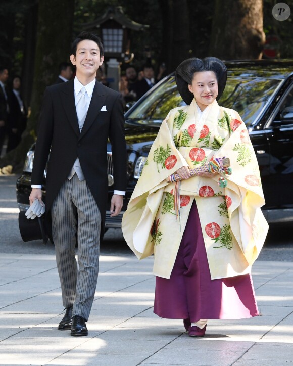 La princesse Ayako de Takamado et Kei Moriya lors de leur mariage le 29 octobre 2018 au sanctuaire Meiju à Tokyo.