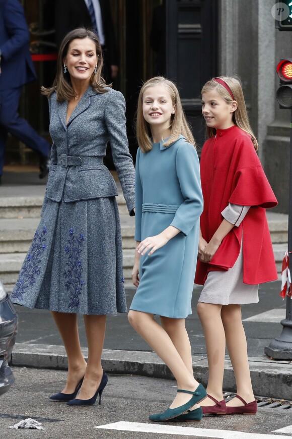 La princesse Leonor des Asturies a prononcé, en présence de son père le roi Felipe VI d'Espagne, sa mère la reine Letizia et sa soeur l'infante Sofia, son premier discours en acte officiel le 31 octobre 2018 à l'occasion du 40e anniversaire de la Constitution espagnole, célébré à l'Institut Cervantes à Madrid.