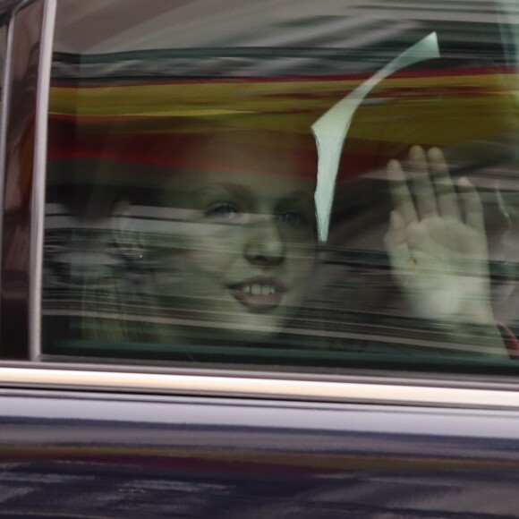 La princesse Leonor des Asturies a prononcé, en présence de son père le roi Felipe VI d'Espagne, sa mère la reine Letizia et sa soeur l'infante Sofia, son premier discours en acte officiel le 31 octobre 2018 à l'occasion du 40e anniversaire de la Constitution espagnole, célébré à l'Institut Cervantes à Madrid.