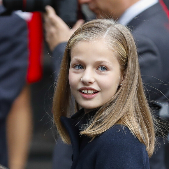 La princesse Leonor des Asturies a prononcé, en présence de son père le roi Felipe VI d'Espagne, sa mère la reine Letizia et sa soeur l'infante Sofia, son premier discours en acte officiel le 31 octobre 2018 à l'occasion du 40e anniversaire de la Constitution espagnole, célébré à l'Institut Cervantes à Madrid.