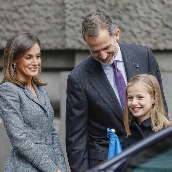 La princesse Leonor des Asturies a prononcé, en présence de son père le roi Felipe VI d'Espagne, sa mère la reine Letizia et sa soeur l'infante Sofia, son premier discours en acte officiel le 31 octobre 2018 à l'occasion du 40e anniversaire de la Constitution espagnole, célébré à l'Institut Cervantes à Madrid.