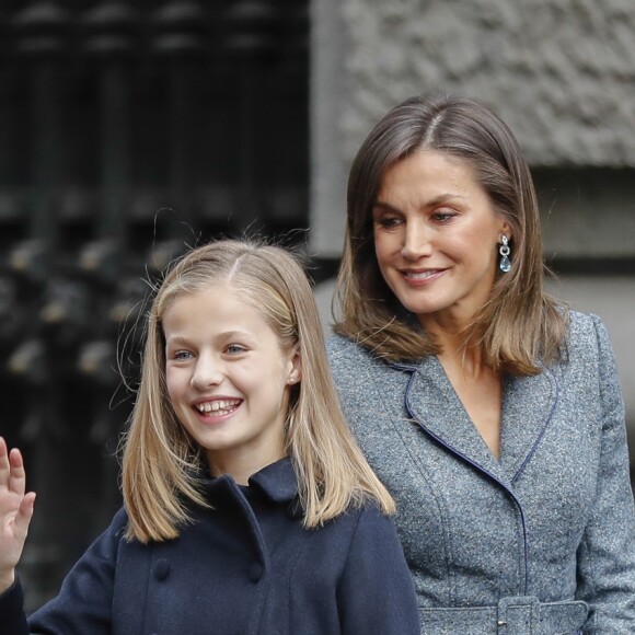 La princesse Leonor des Asturies a prononcé, en présence de son père le roi Felipe VI d'Espagne, sa mère la reine Letizia et sa soeur l'infante Sofia, son premier discours en acte officiel le 31 octobre 2018 à l'occasion du 40e anniversaire de la Constitution espagnole, célébré à l'Institut Cervantes à Madrid.