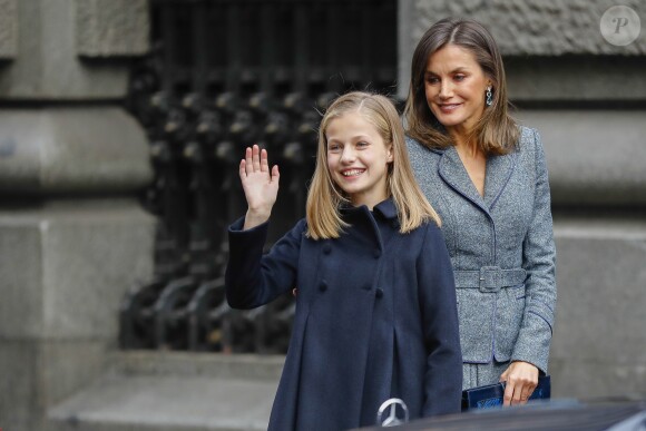 La princesse Leonor des Asturies a prononcé, en présence de son père le roi Felipe VI d'Espagne, sa mère la reine Letizia et sa soeur l'infante Sofia, son premier discours en acte officiel le 31 octobre 2018 à l'occasion du 40e anniversaire de la Constitution espagnole, célébré à l'Institut Cervantes à Madrid.