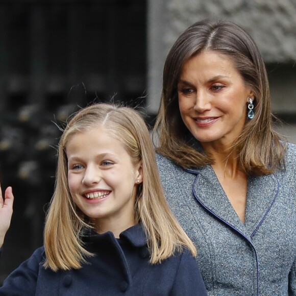 La princesse Leonor des Asturies a prononcé, en présence de son père le roi Felipe VI d'Espagne, sa mère la reine Letizia et sa soeur l'infante Sofia, son premier discours en acte officiel le 31 octobre 2018 à l'occasion du 40e anniversaire de la Constitution espagnole, célébré à l'Institut Cervantes à Madrid.