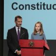  La princesse Leonor des Asturies a prononcé, en présence de son père le roi Felipe VI d'Espagne, sa mère la reine Letizia et sa soeur l'infante Sofia, son premier discours en acte officiel le 31 octobre 2018 à l'occasion du 40e anniversaire de la Constitution espagnole, célébré à l'Institut Cervantes à Madrid. 