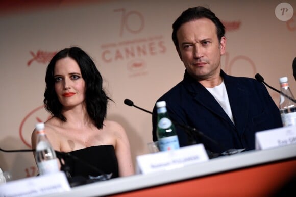Eva Green et Vincent Perez lors de la conférence de presse pour le film "D'après une histoire vraie" lors du 70e Festival International du Film de Cannes. Le 27 mai 2017 © Borde-Jacovides-Moreau / Bestimage