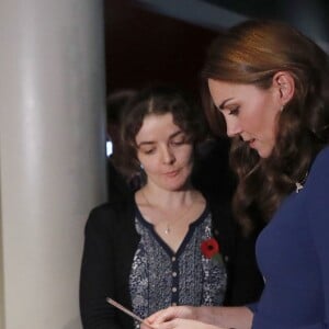 Kate Middleton, duchesse de Cambridge, visite l'Imperial War Museum à Londres pour consulter des lettres de famille datant de la Première guerre mondiale. Le 31 octobre 2018