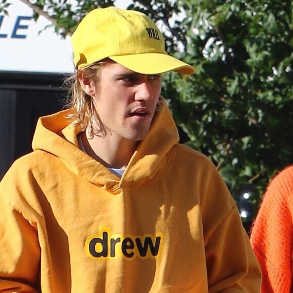 Justin Bieber et sa femme Hailey Baldwin vont prendre un petit-déjeuner chez "Joan's On Third" à Los Angeles, le 24 octobre 2018.