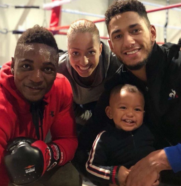 Tony Yoka et Estelle Yoka Mossely avec leur fils Ali et Christian Mbilli au lendemain d'une victoire de celui-ci, photo Instagram du 12 octobre 2018.