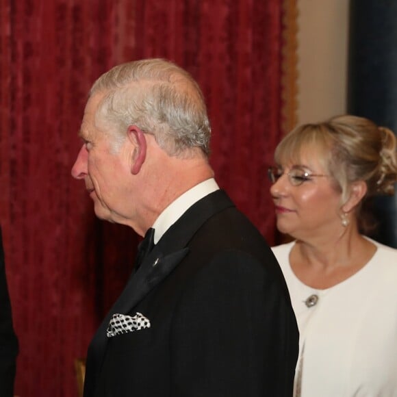 Le prince Charles, Idiris Elba et Sabrina Dhowre à la soirée "Prince's Trust One Million Young Lives Dinner" à Londres, le 14 décembre 2017.