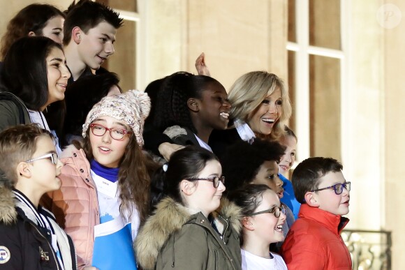 La Première Dame Brigitte Macron (Trogneux) accueille les enfants de l'UNICEF pour la Journée Internationale des Droits de l'Enfant au Palais de l'Elysée à Paris, le 20 novembre 2017. © Stéphane Lemouton/Bestimage