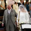 Meghan Markle, duchesse de Sussex, menée à l'autel par le prince Charles, son beau-père, lors de son mariage avec le prince Harry le 19 mai 2018 à Windsor.