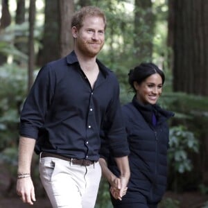 Le prince Harry, duc de Sussex et Meghan Markle, duchesse de Sussex (enceinte) visitent le site Redwoods Tree Walk à Rotorua, Nouvelle Zélande le 31 octobre 2018.