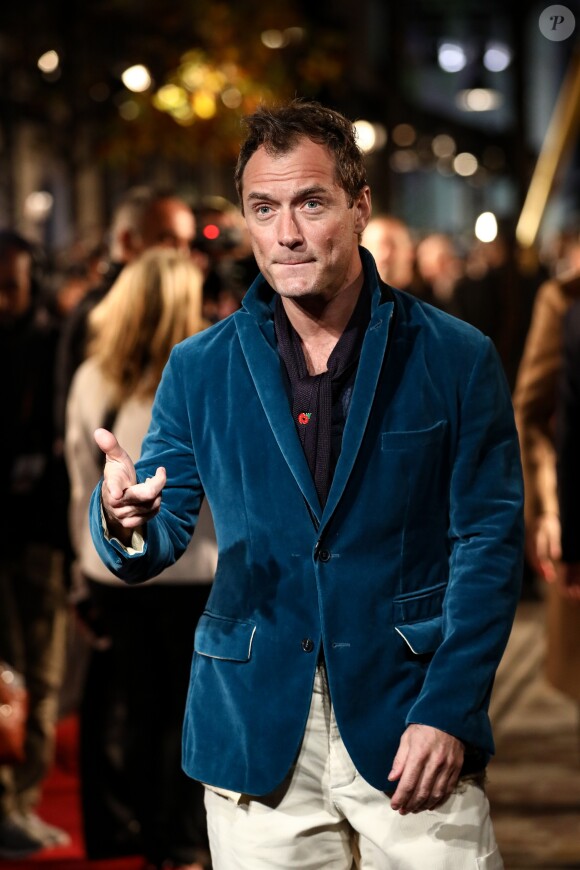 Jude Law lors de l'avant première mondiale du film " Les animaux fantastiques : Les crimes de Grindelwald " au cinéma UGC Bercy à Paris le 8 novembre 2018. © Cyril Moreau / Bestimage