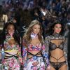 Winnie Harlow, Sui He, Bella Hadid et Lameka Fox - Défilé Victoria's Secret à New York, le 8 novembre 2018.