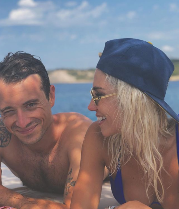 Hugo Clément et Alexandra Rosenfeld complices à la plage, 28 août 2018, Instagram