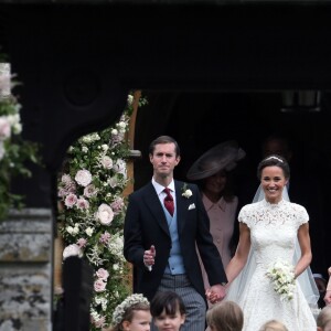 Pippa Middleton, son mari James Matthews, Catherine (Kate) Middleton, duchesse de Cambridge, le prince George de Cambridge et la princesse Charlotte de Cambridge - Mariage de P. Middleton et J. Matthew, en l'église St Mark Englefield, Berkshire, Royaume Uni, le 20 mai 2017.