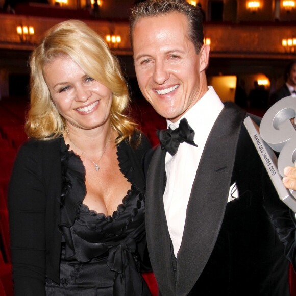 Michael Schumacher et sa femme Corinna lors de la soirée GQ à Berlin en Allemagne le 29 octobre 2010.