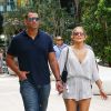 Jennifer Lopez et son compagnon Alex Rodriguez sont allés faire du shopping en amoureux dans les rues de Miami, le 2 novembre 2018.