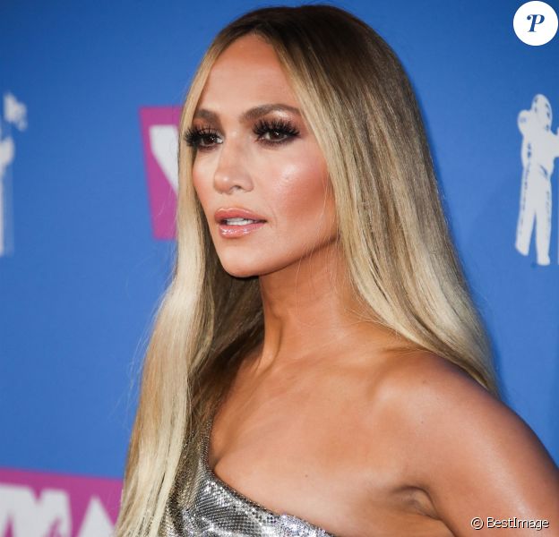 Jennifer Lopez lors du photocall de la cérémonie des MTV Video Music Awards à New York le 20 août 2018.