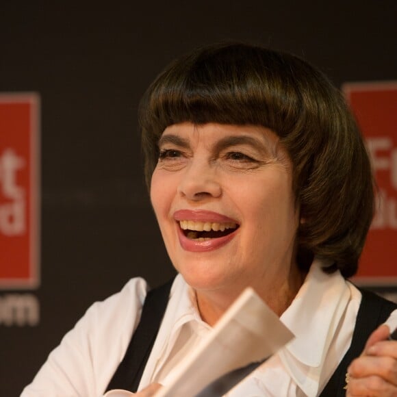 Mireille Mathieu dédicace son nouvel album "Mes classiques" au Furet du Nord à Lille le 14 novembre 2018. © Stéphane Vansteenkiste/Bestimage