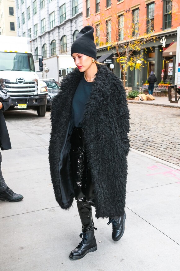 Hailey Baldwin dans les rues de New York Le 18 novembre 2018