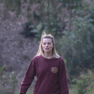 Exclusif - Margot Robbie, son mari Tom Ackerley et des amis jouent au golf à Los Angeles, le 11 novembre 2018.