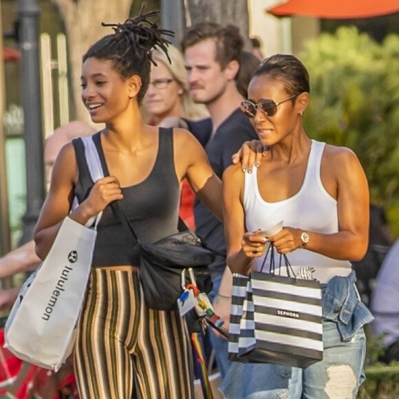 Exclusif - Willow Smith et sa fille Jada Pinkett sont allées faire du shopping dans les rues de Calabasas, le 2 septembre 2018