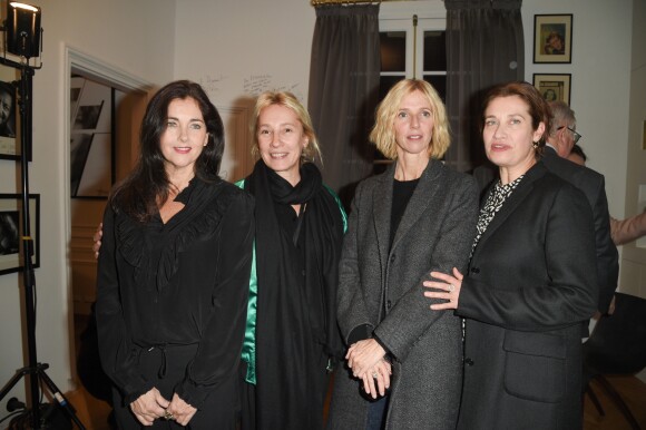 Semi-exclusif - Cristiana Reali, Emmanuelle Bercot, Sandrine Kiberlain et Emmanuelle Devos - Le Studio Harcourt célèbre la sortie de l'ouvrage "Au Cours Florent" avec la participation exceptionnelle de François Florent (fondateur du Cours Florent) à Paris le 20 novembre 2018. © Coadic Guirec/Bestimage