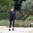 Exclusif - Reese Witherspoon et son fils Deacon Reese Phillippe font un jogging à Santa Monica, Los Angeles, Californie, Etats-Unis, le 19 novembre 2018.