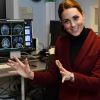 Kate Middleton, duchesse de Cambridge, habillée d'un tailleur Paule Ka, en visite au laboratoire de neurosciences à l'University College de Londres le 21 novembre 2018.