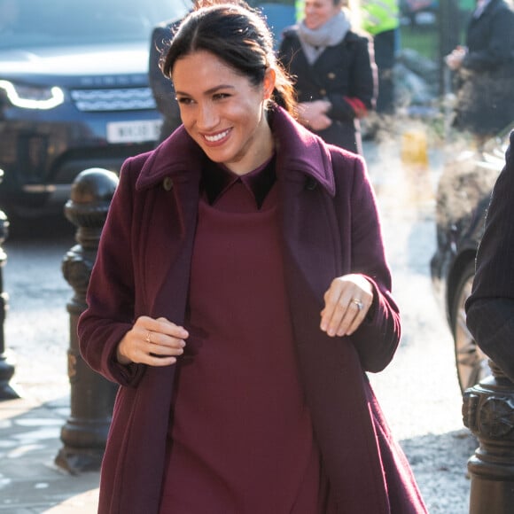 La duchesse de Sussex, Meghan Markle, enceinte, rend visite à la Hubb Community Kitchen à Londres le 21 novembre 2018.  21 November 2018. Meghan, Duchess of Sussex visits The Hubb Community Kitchen to see how funds raised by the 'Together: Our Community' Cookbook are making a difference at Al Manaar in London.21/11/2018 - Londres